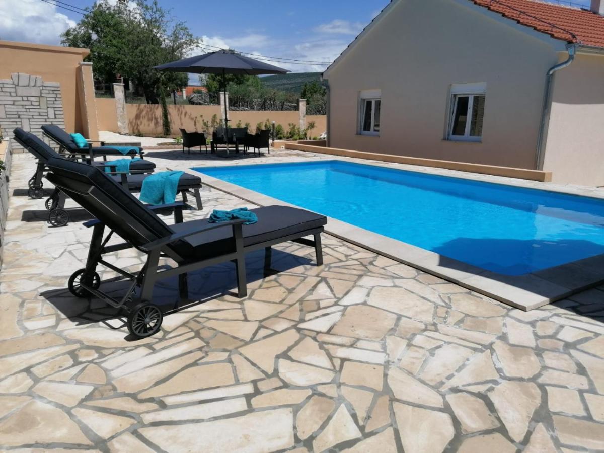 Villa Mir Pridraga Bagian luar foto