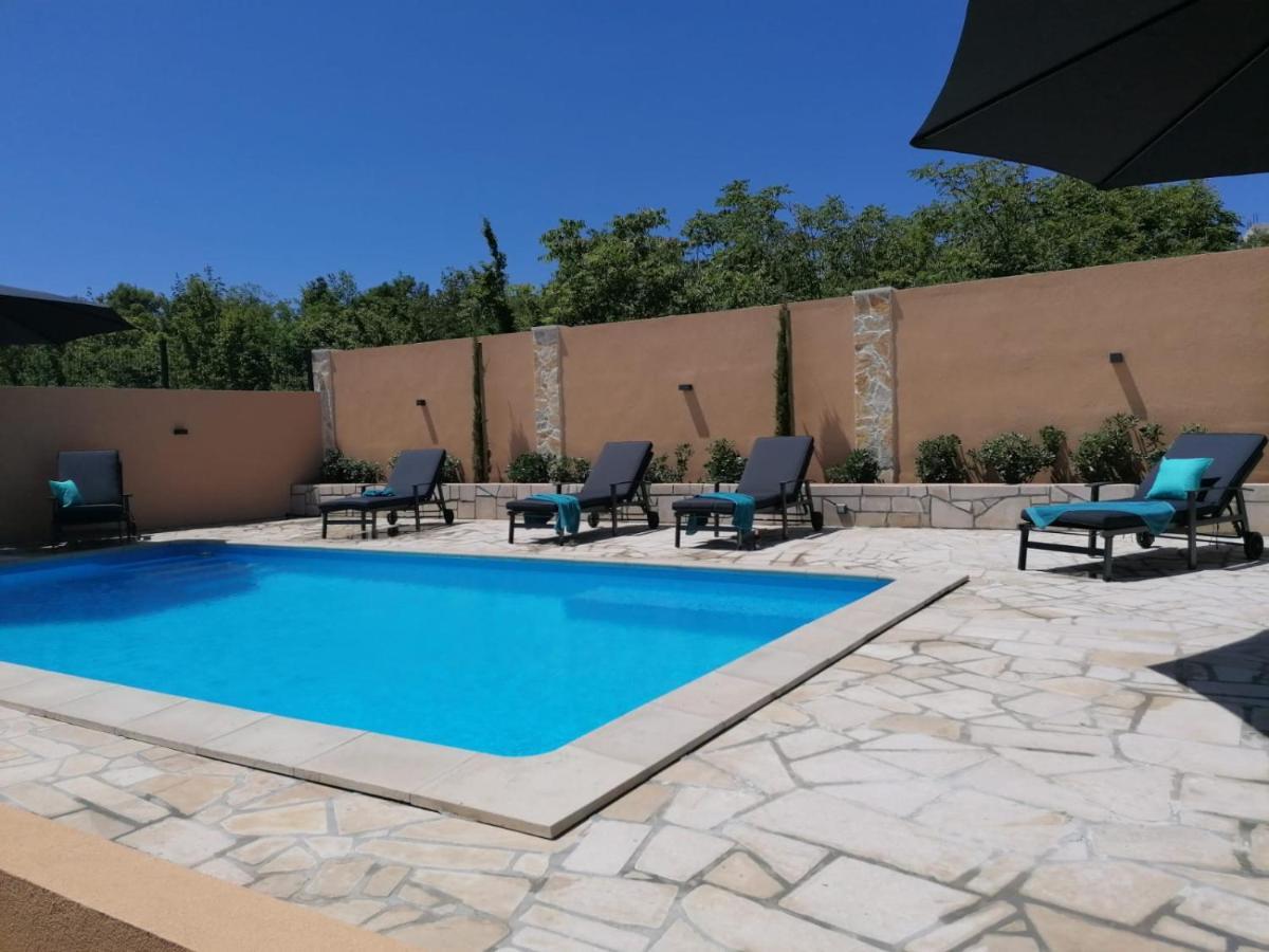 Villa Mir Pridraga Bagian luar foto
